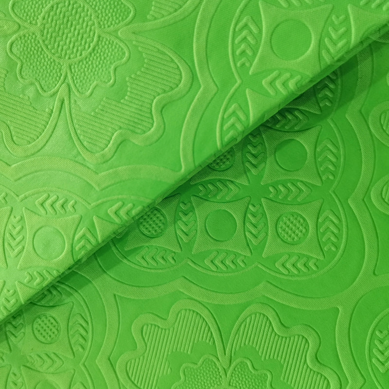 TMIE-08-2-2 110GSM Mellanvikt Arbetskläder Kläder Vanligt tyg Ljusfärgad färgad med 3D Vivid Flower Design Präglad polyester Poplin Tyg